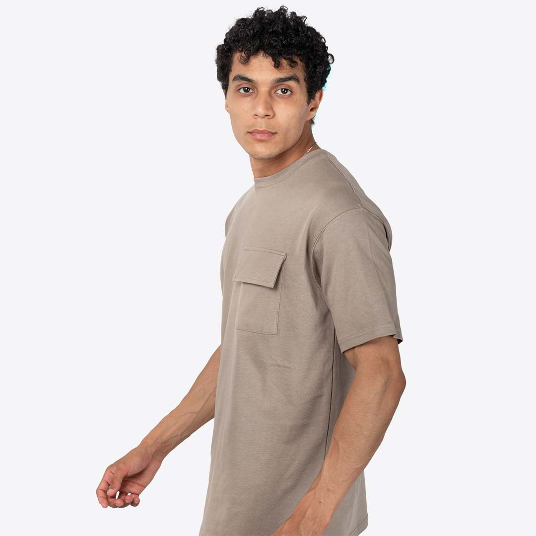 relaxed t-shirt with front cargo pocket in beige